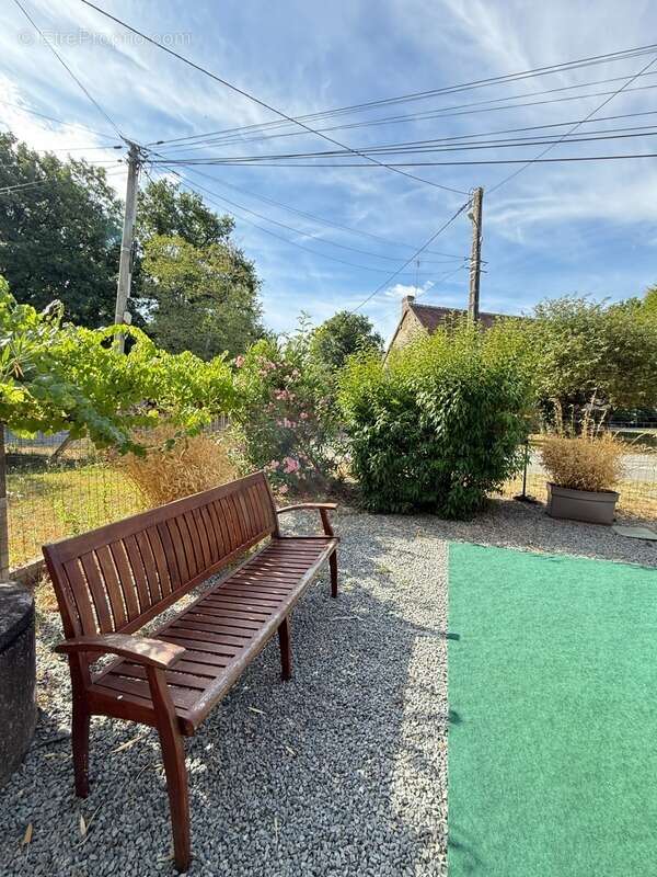 Maison à LE BOURG-D'HEM