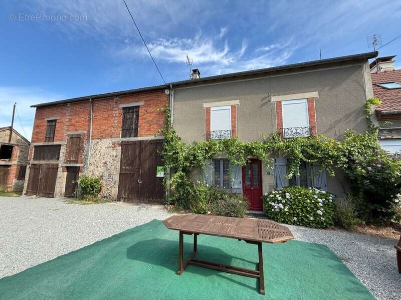 Maison à LE BOURG-D'HEM