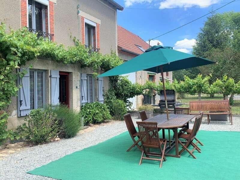 Maison à LE BOURG-D'HEM