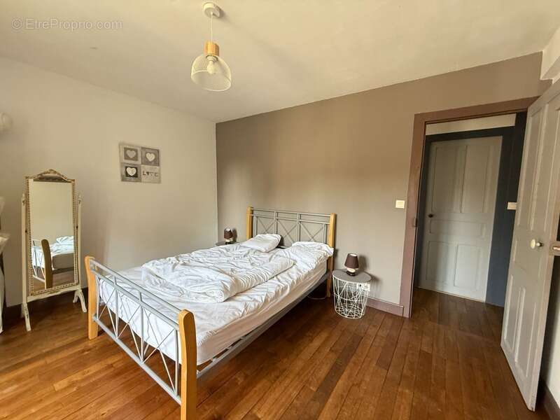 Maison à LE BOURG-D'HEM