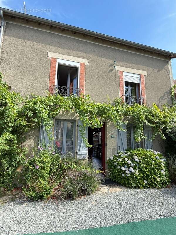 Maison à LE BOURG-D'HEM