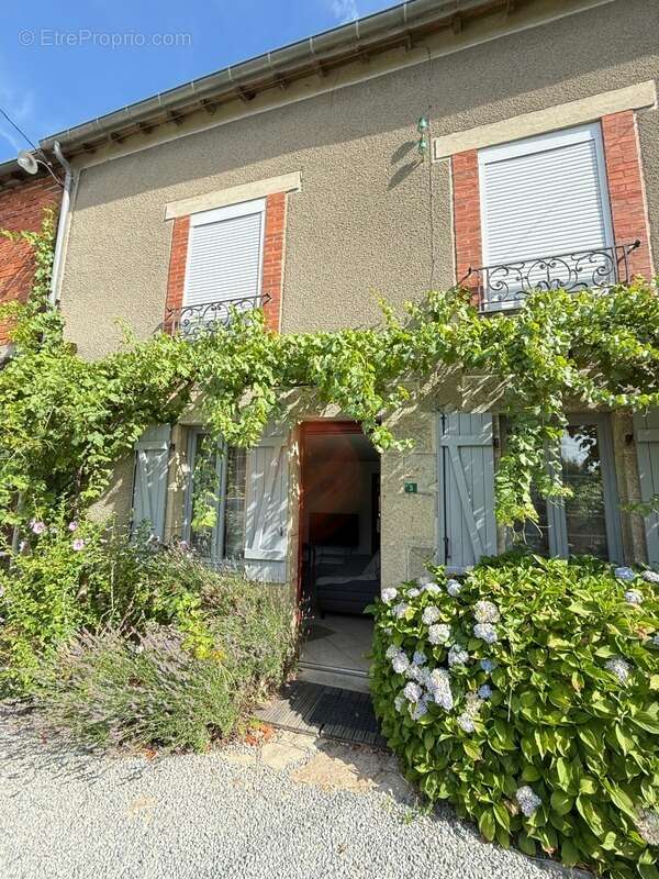 Maison à LE BOURG-D'HEM