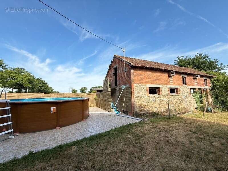 Maison à LE BOURG-D'HEM