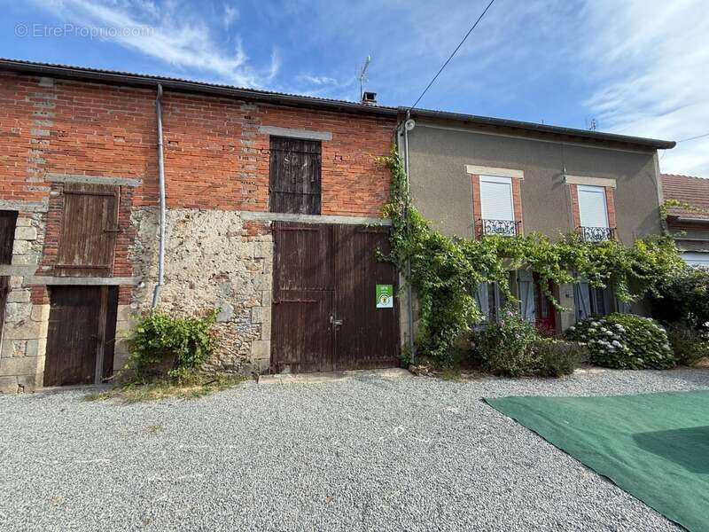 Maison à LE BOURG-D'HEM