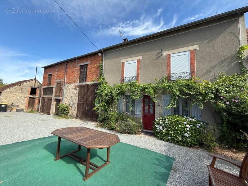 Maison à LE BOURG-D'HEM