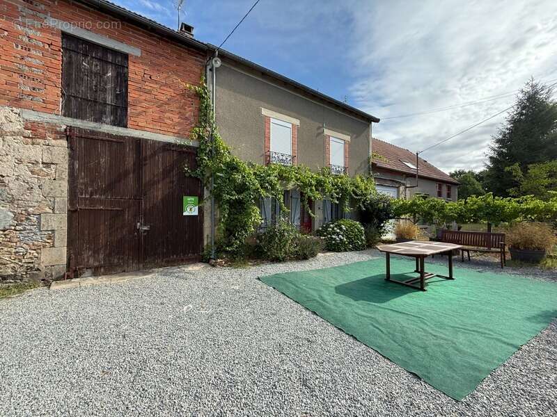 Maison à LE BOURG-D'HEM