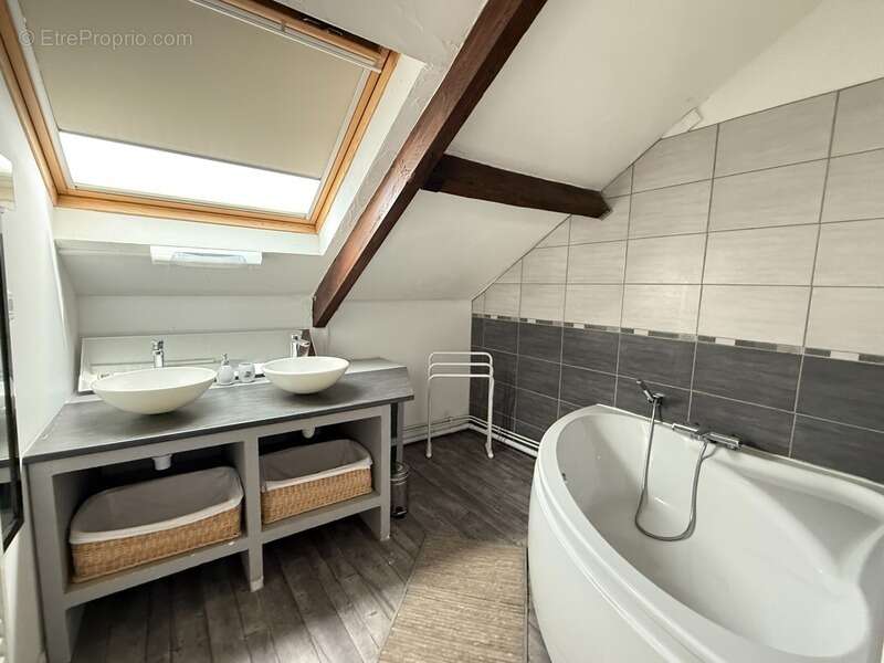 Maison à LE BOURG-D'HEM