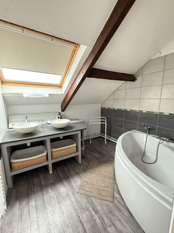 Maison à LE BOURG-D'HEM