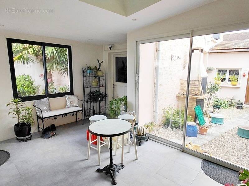 Maison à LIGNY-LE-CHATEL