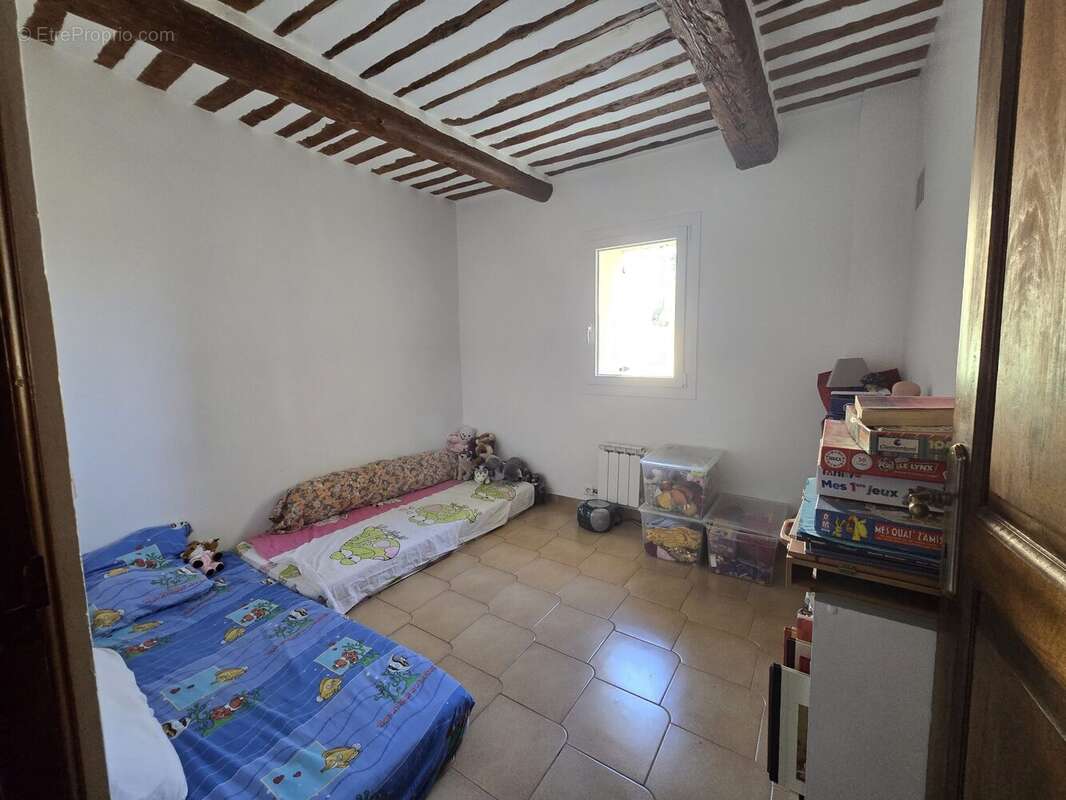 Chambre premier niveau - Maison à BEDARRIDES