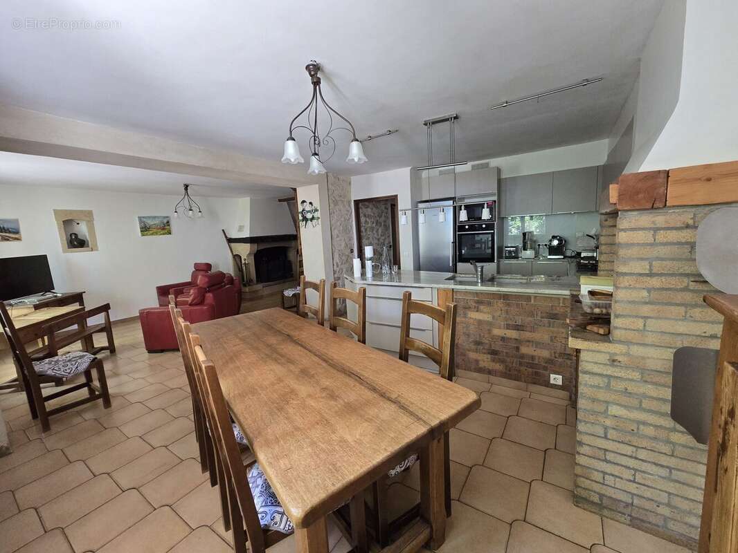 Salle à manger / Cuisine - Maison à BEDARRIDES