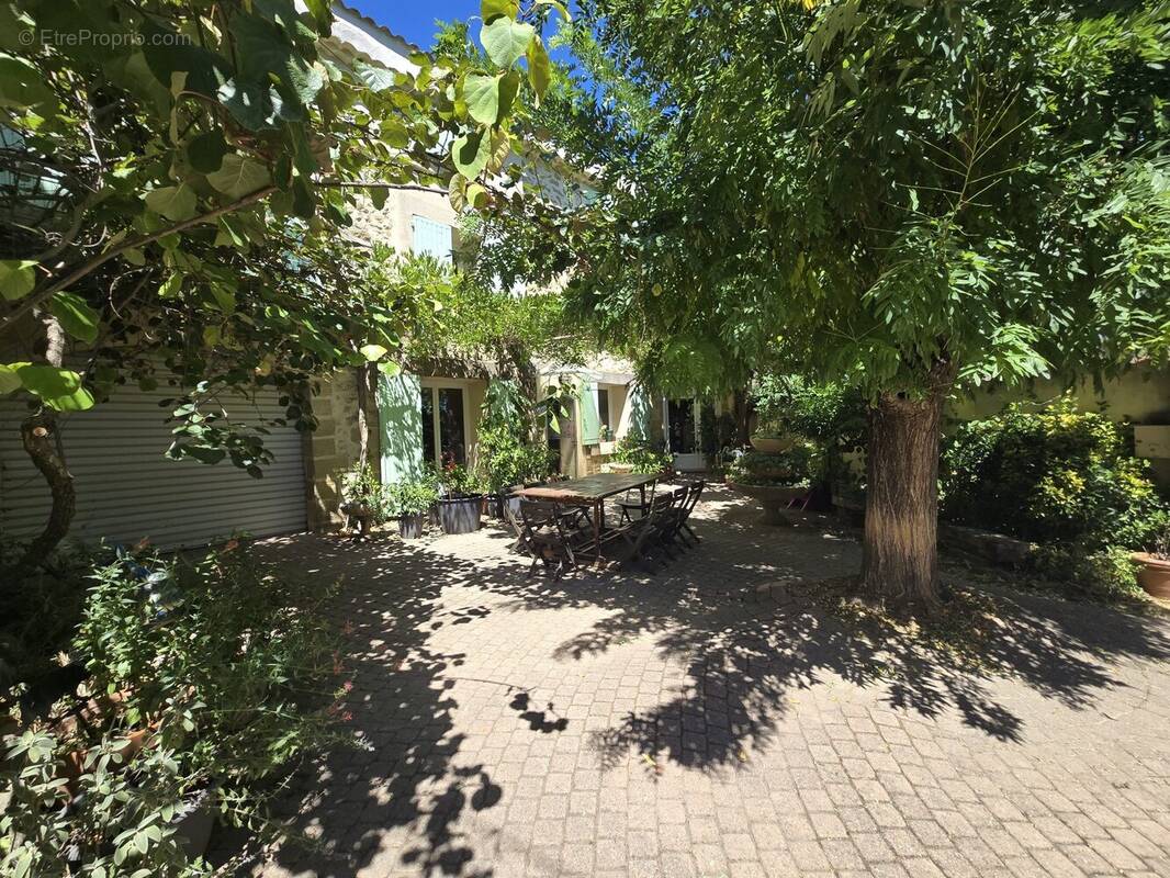 Terrasse entrée maison - Maison à BEDARRIDES