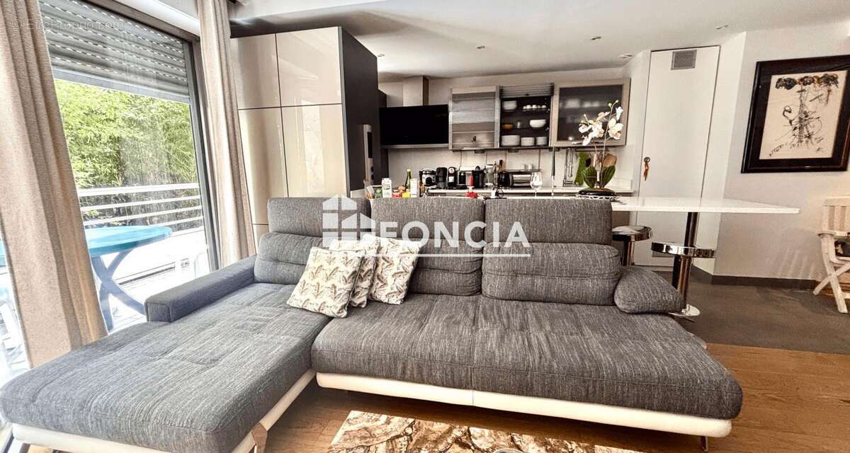 Appartement à PARIS-14E