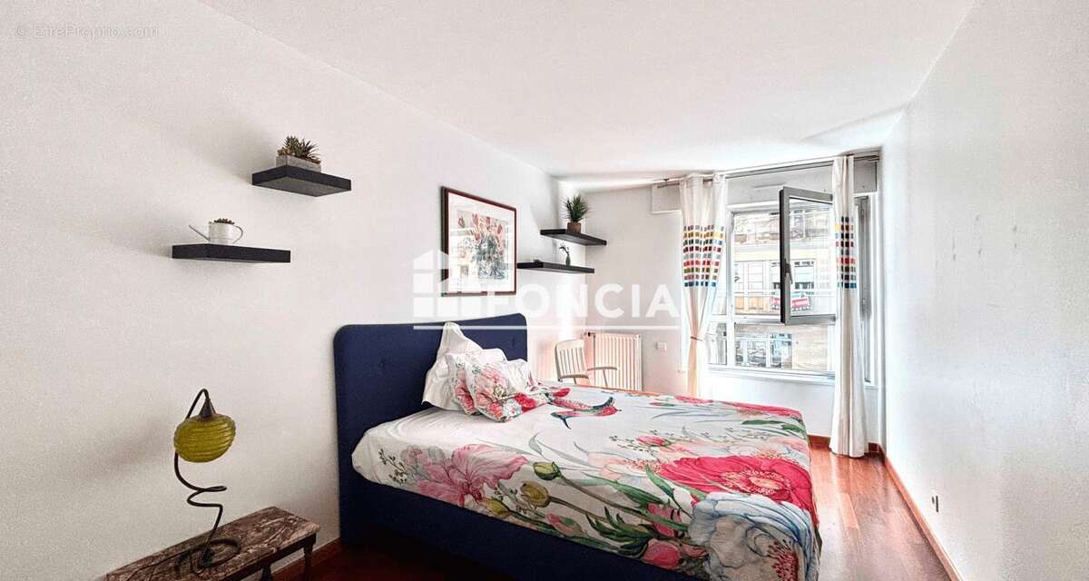 Appartement à PARIS-14E