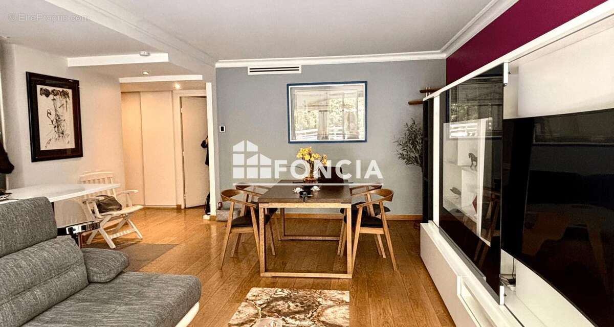 Appartement à PARIS-14E