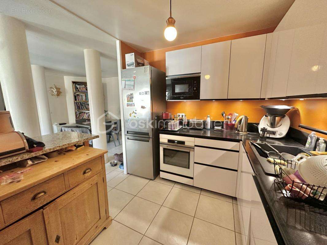 Appartement à COURBEVOIE