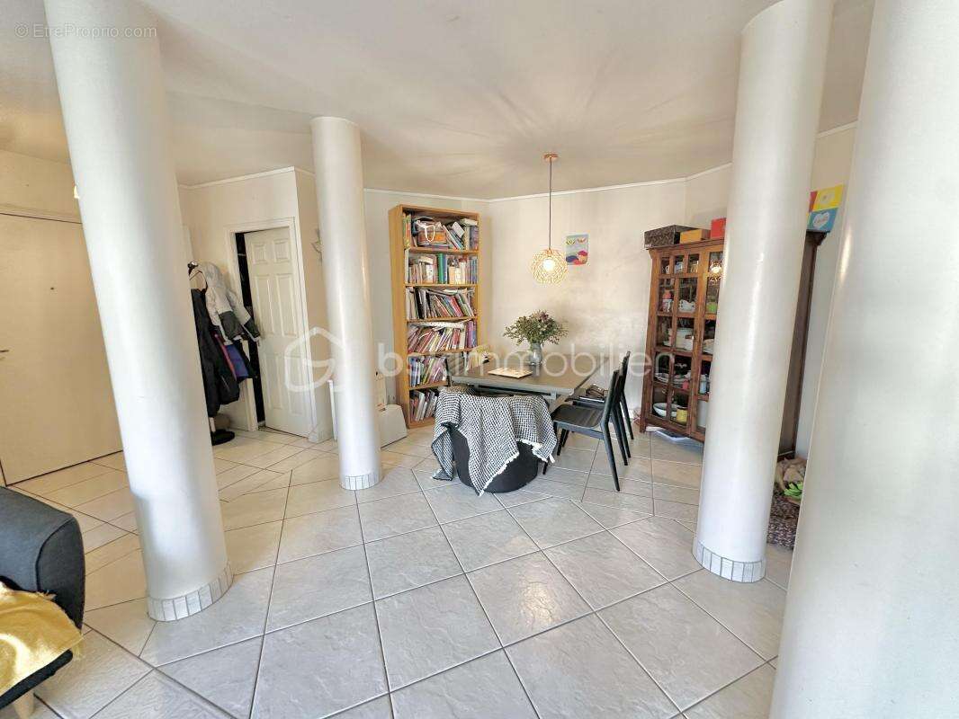 Appartement à COURBEVOIE