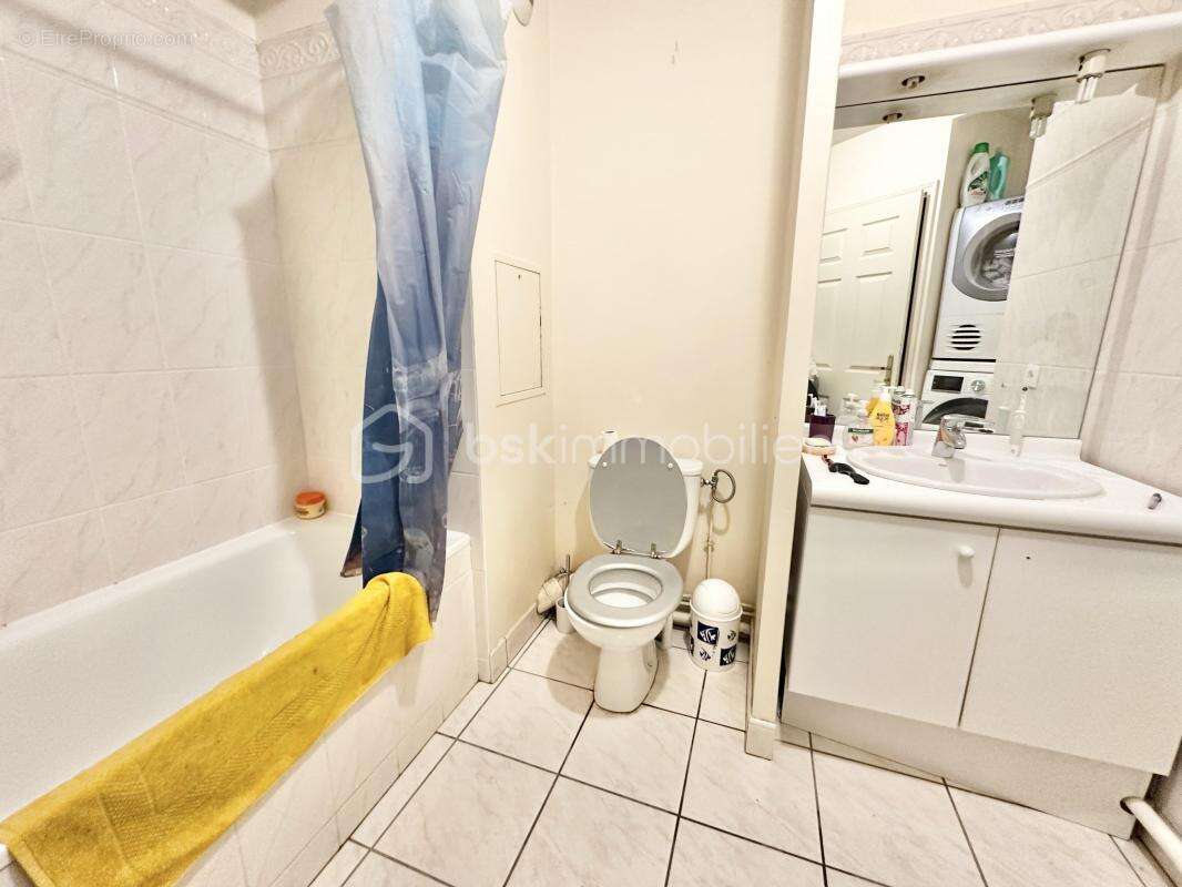 Appartement à COURBEVOIE