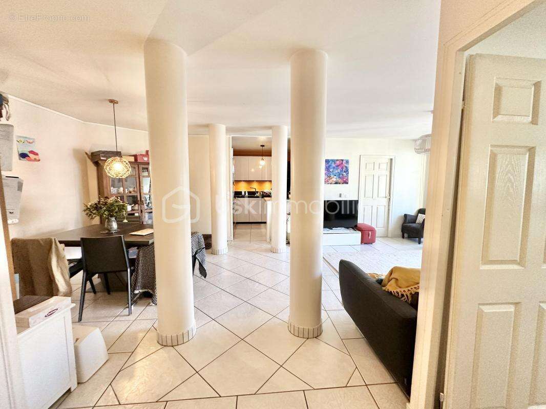 Appartement à COURBEVOIE