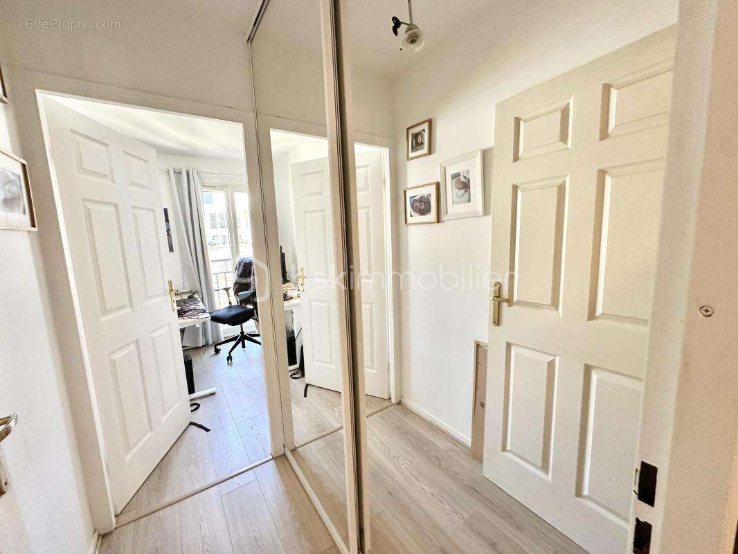 Appartement à COURBEVOIE