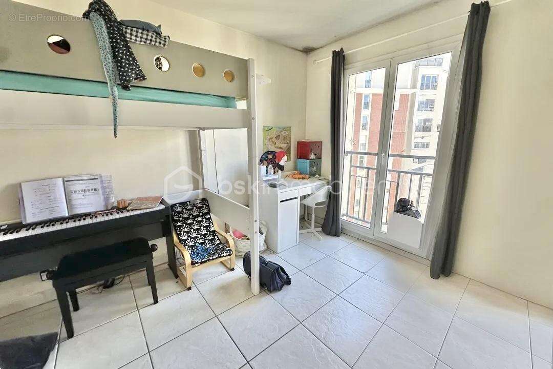 Appartement à COURBEVOIE