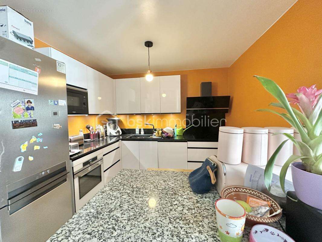 Appartement à COURBEVOIE