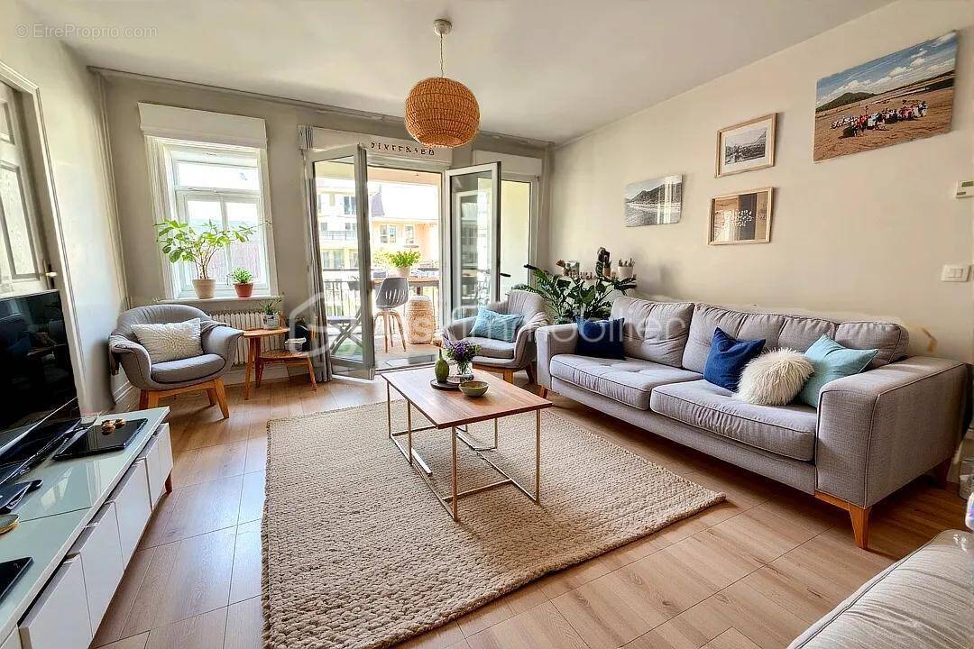 Appartement à COURBEVOIE