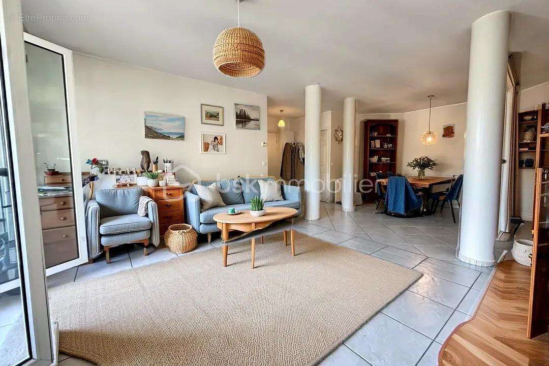 Appartement à COURBEVOIE