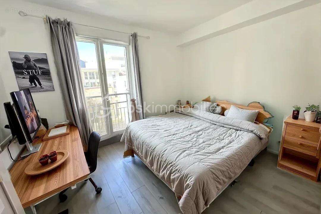 Appartement à COURBEVOIE