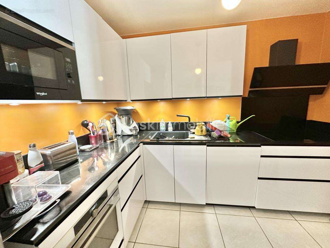 Appartement à COURBEVOIE