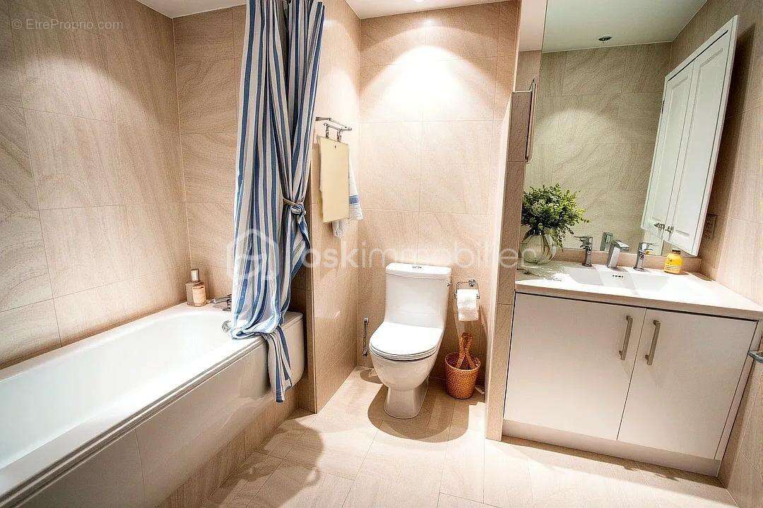 Appartement à COURBEVOIE