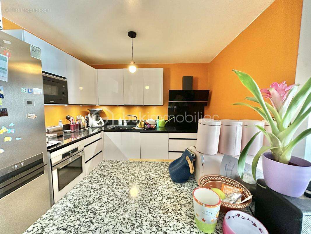 Appartement à COURBEVOIE