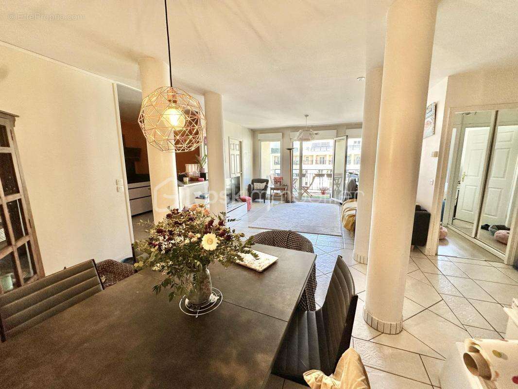 Appartement à COURBEVOIE