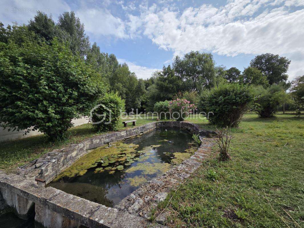Maison à CHEF-BOUTONNE