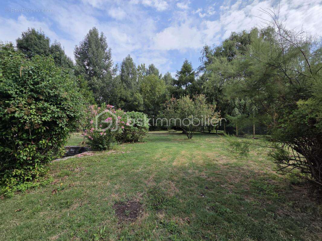 Maison à CHEF-BOUTONNE