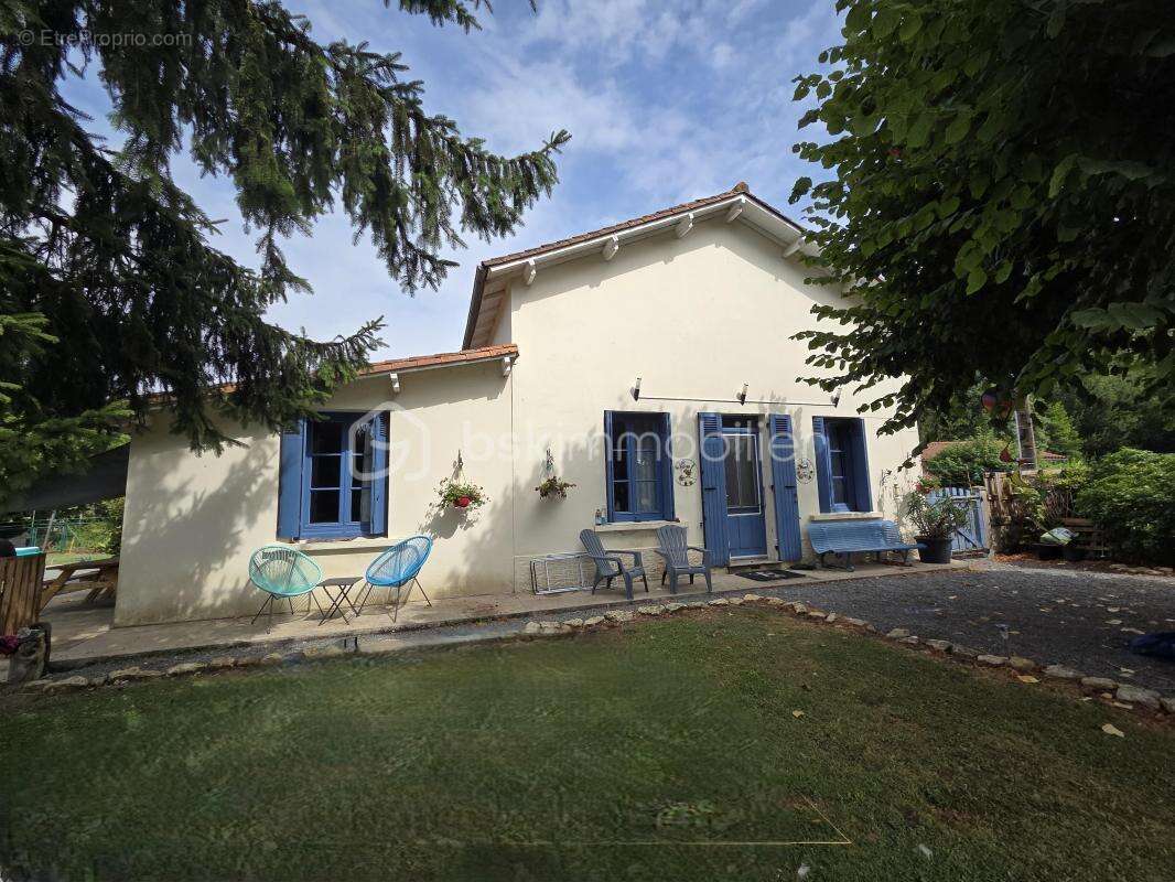 Maison à CHEF-BOUTONNE