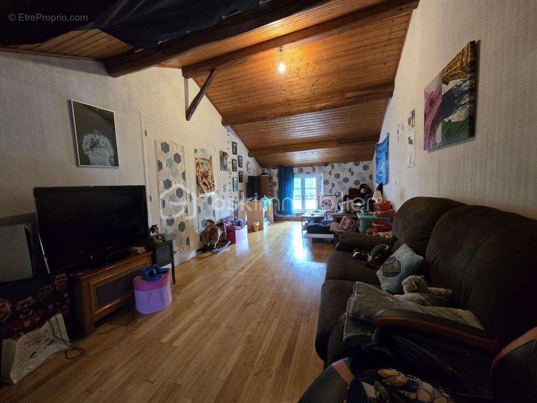 Maison à CHEF-BOUTONNE