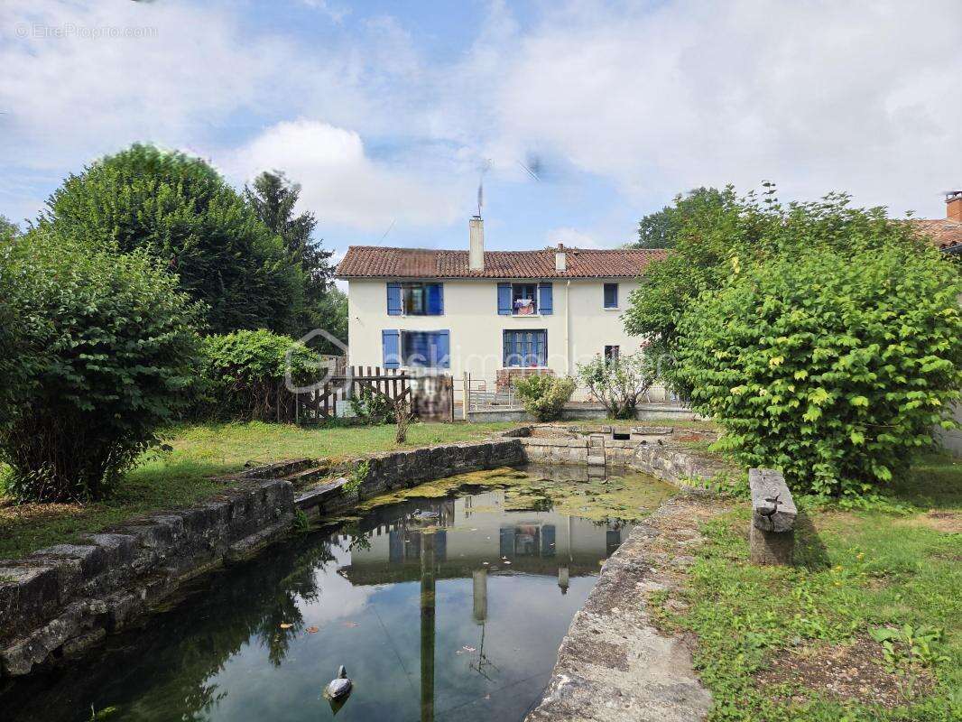 Maison à CHEF-BOUTONNE