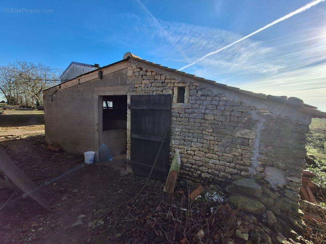 Maison à MOUZEUIL-SAINT-MARTIN