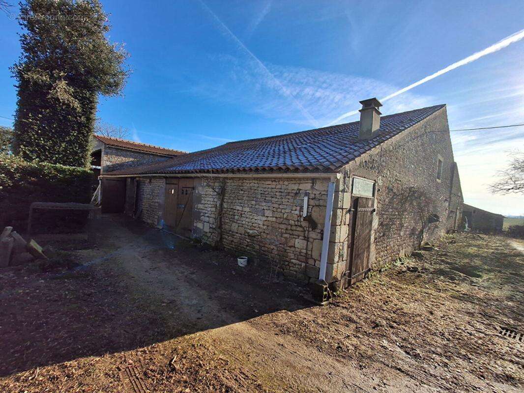 Maison à MOUZEUIL-SAINT-MARTIN