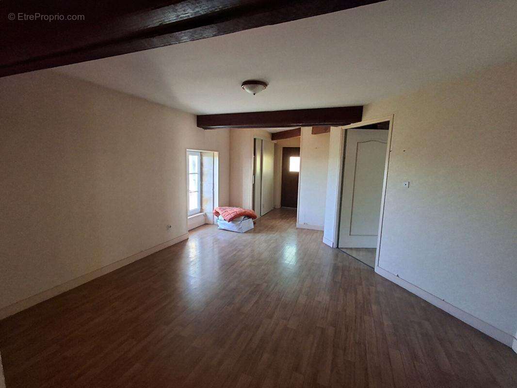 Maison à MOUZEUIL-SAINT-MARTIN