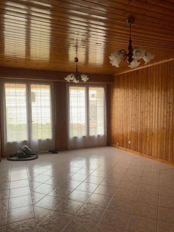 Maison à MOUZEUIL-SAINT-MARTIN