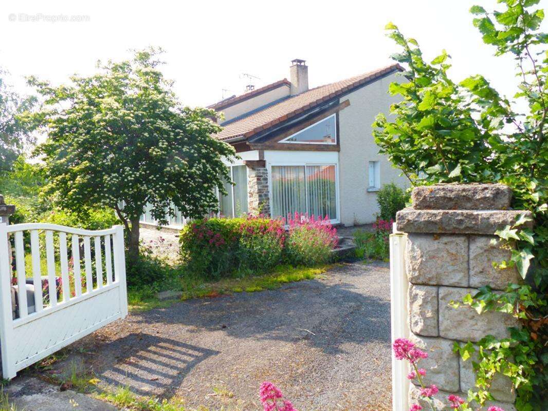 Maison à SOLIGNAC-SUR-LOIRE