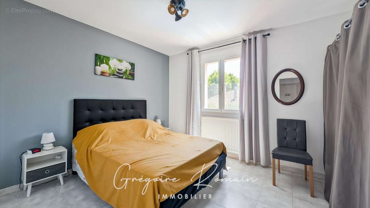 Maison à SAINT-CHAMAS