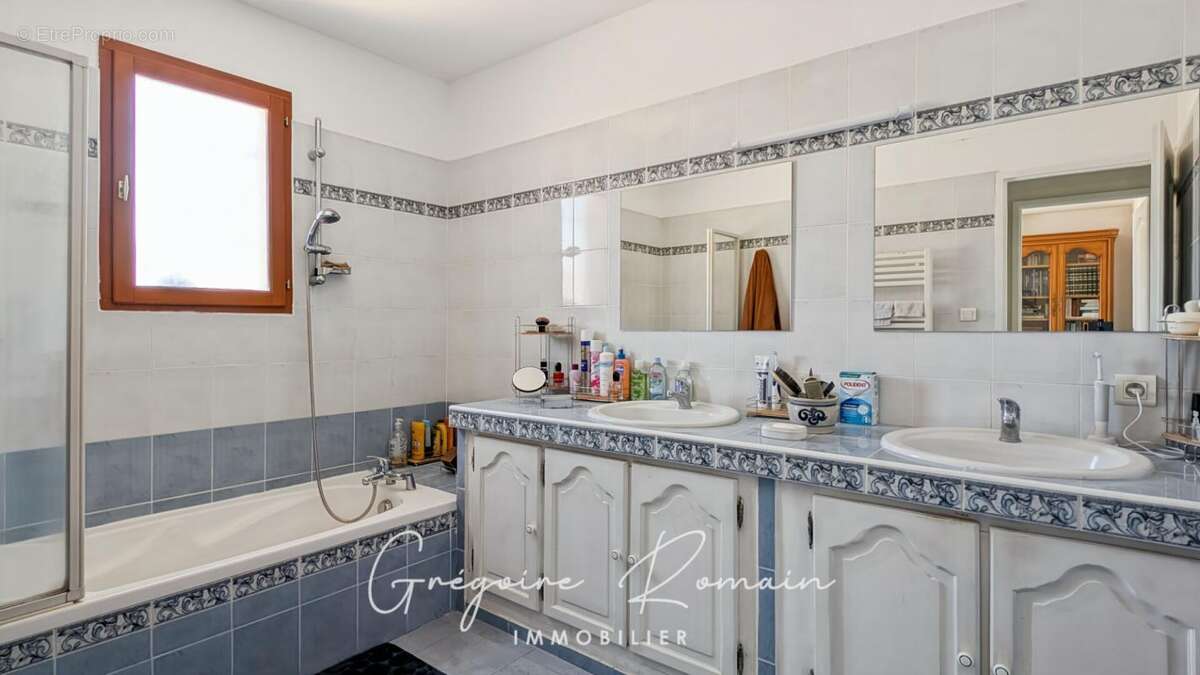 Maison à SAINT-CHAMAS