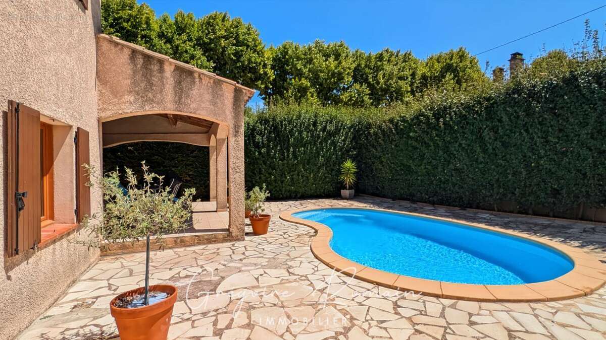 Maison à SAINT-CHAMAS