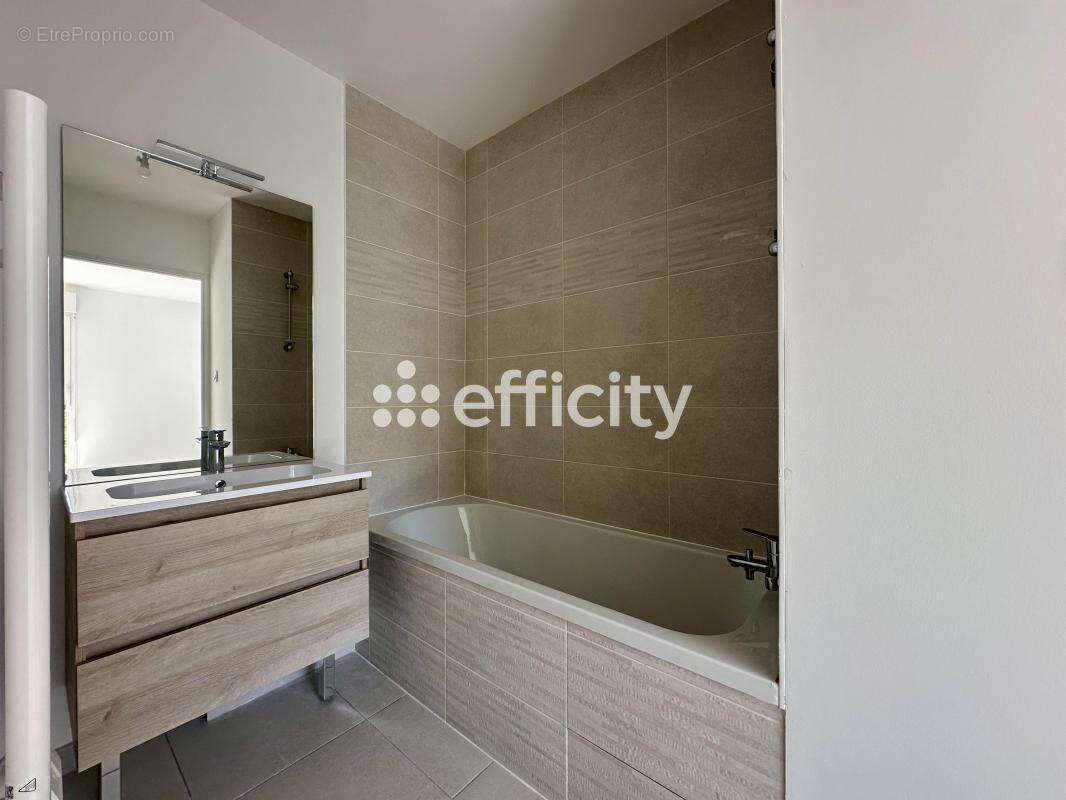 Appartement à PORT-DE-BOUC