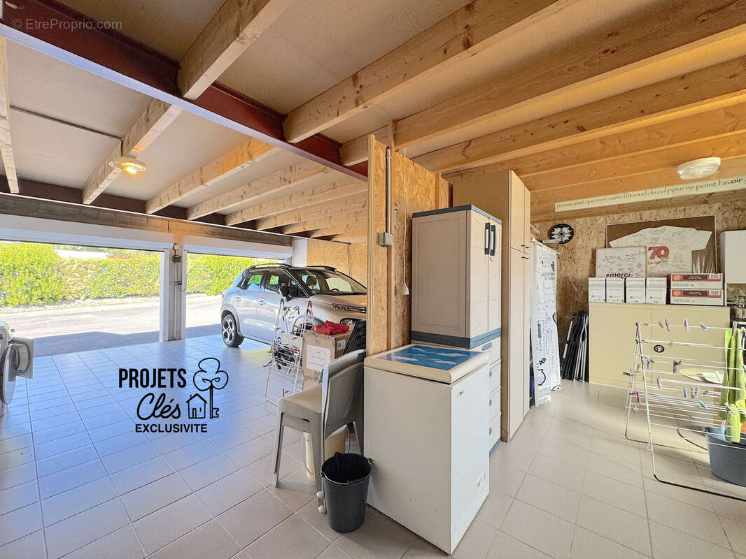 Maison à BEAULIEU-SOUS-LA-ROCHE