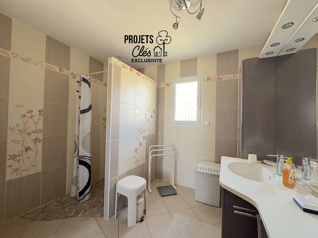 Maison à BEAULIEU-SOUS-LA-ROCHE