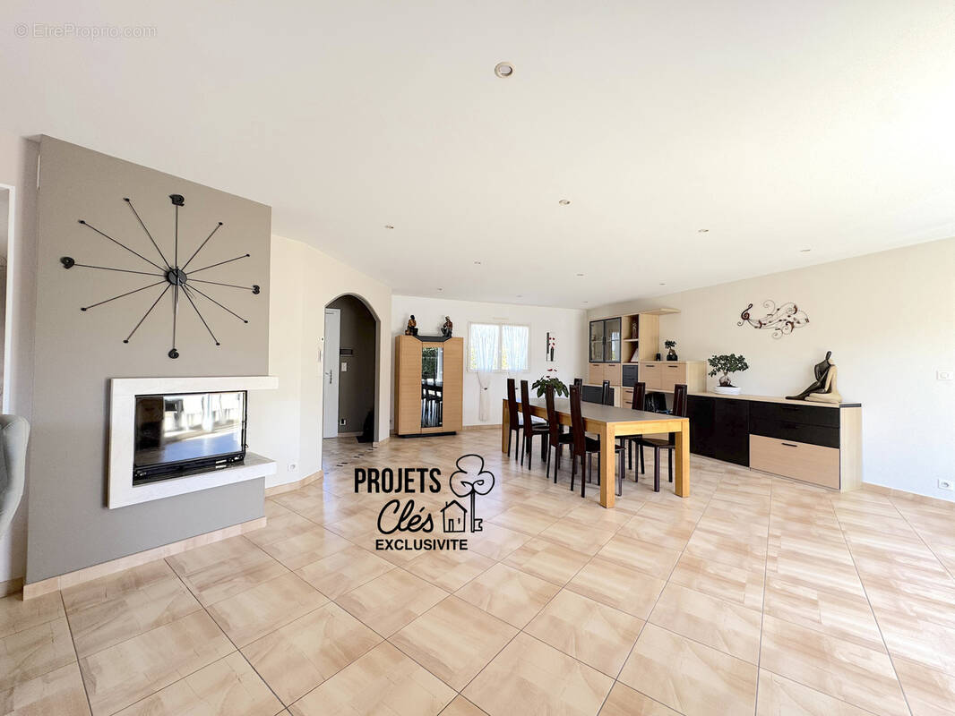 Maison à BEAULIEU-SOUS-LA-ROCHE